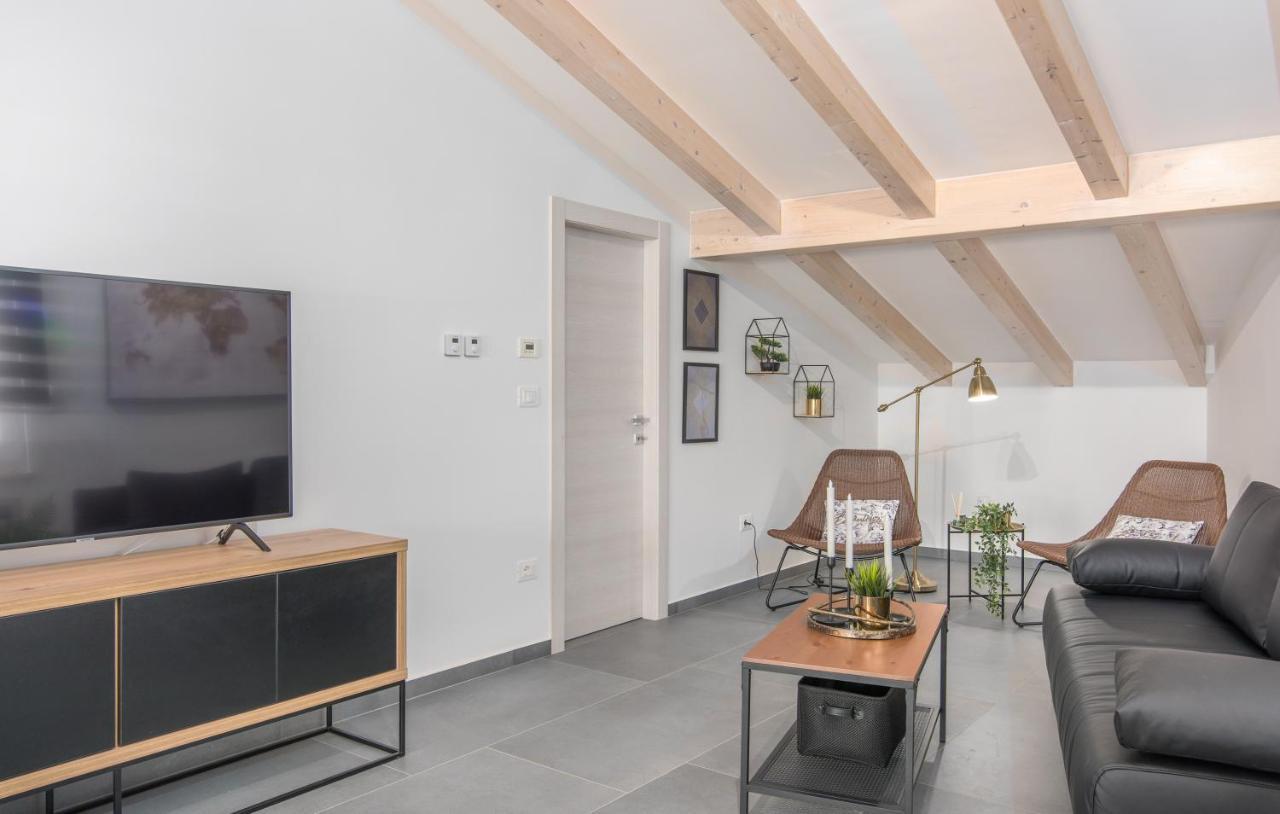 Apart Residence-Galant ロヴィニ エクステリア 写真