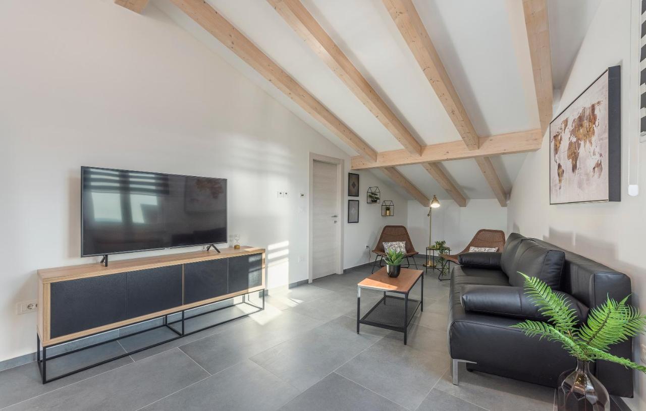 Apart Residence-Galant ロヴィニ エクステリア 写真