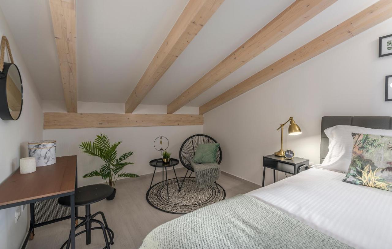 Apart Residence-Galant ロヴィニ エクステリア 写真