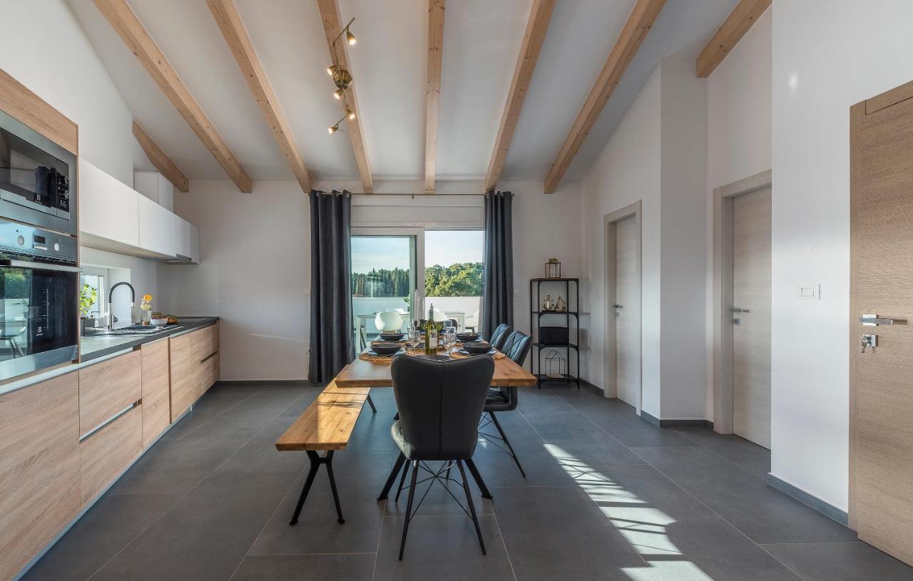 Apart Residence-Galant ロヴィニ エクステリア 写真